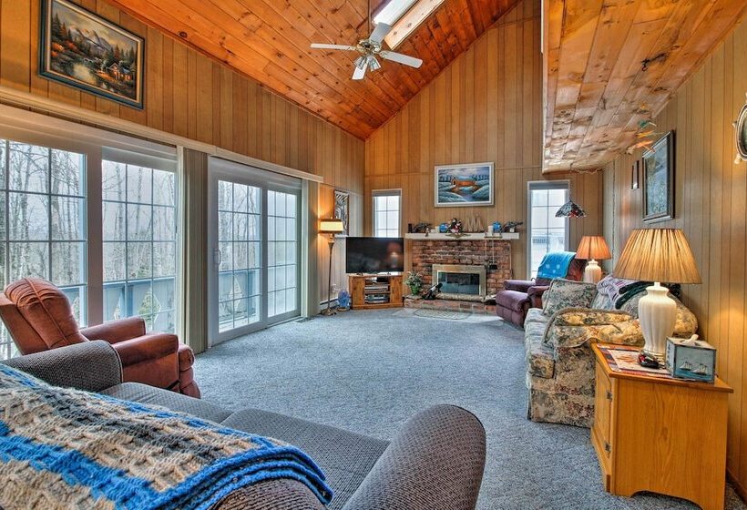 Near Hiking & Skiing: Home In Wilmington!