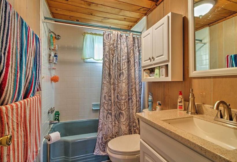 Near Hiking & Skiing: Home In Wilmington!