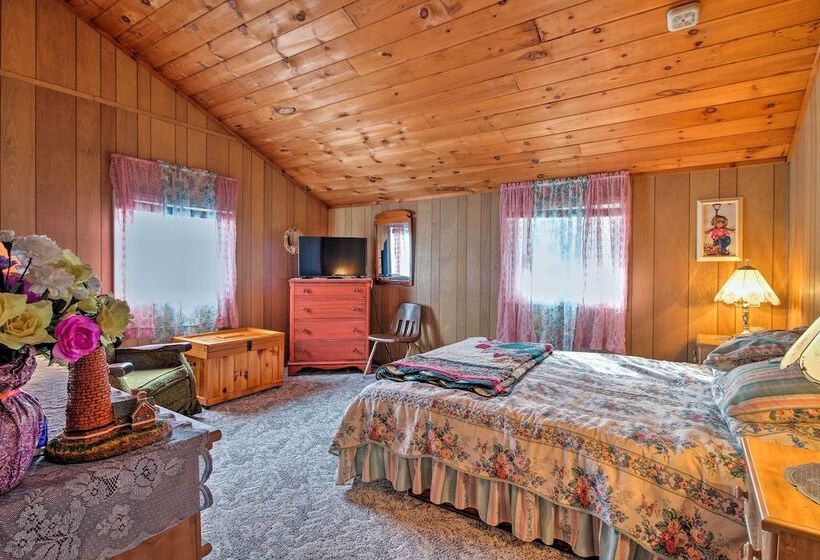 Near Hiking & Skiing: Home In Wilmington!