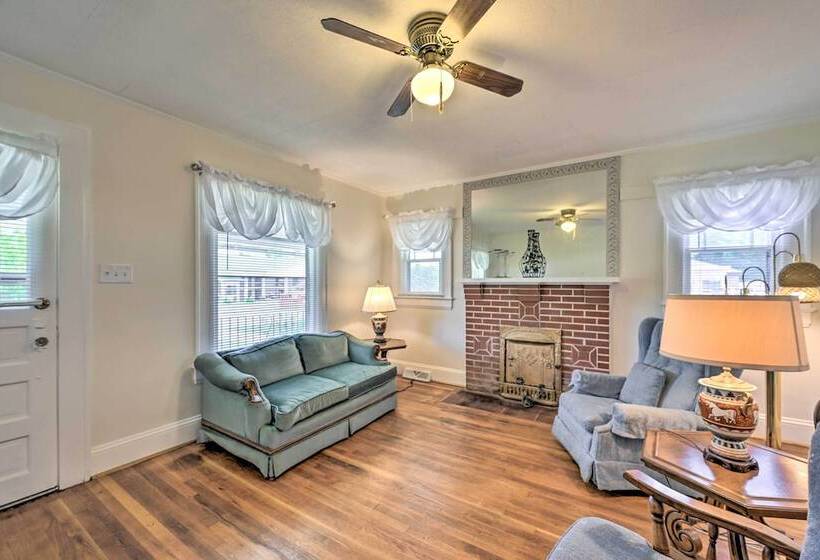 Winston Salem Retreat W/ Yard ~ 6 Mi To Dtwn!