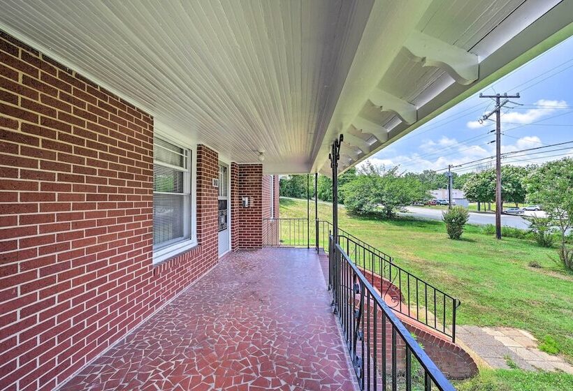 Winston Salem Retreat W/ Yard ~ 6 Mi To Dtwn!