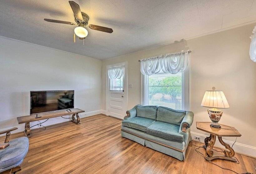 Winston Salem Retreat W/ Yard ~ 6 Mi To Dtwn!