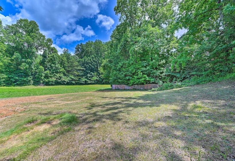 Winston Salem Retreat W/ Yard ~ 6 Mi To Dtwn!