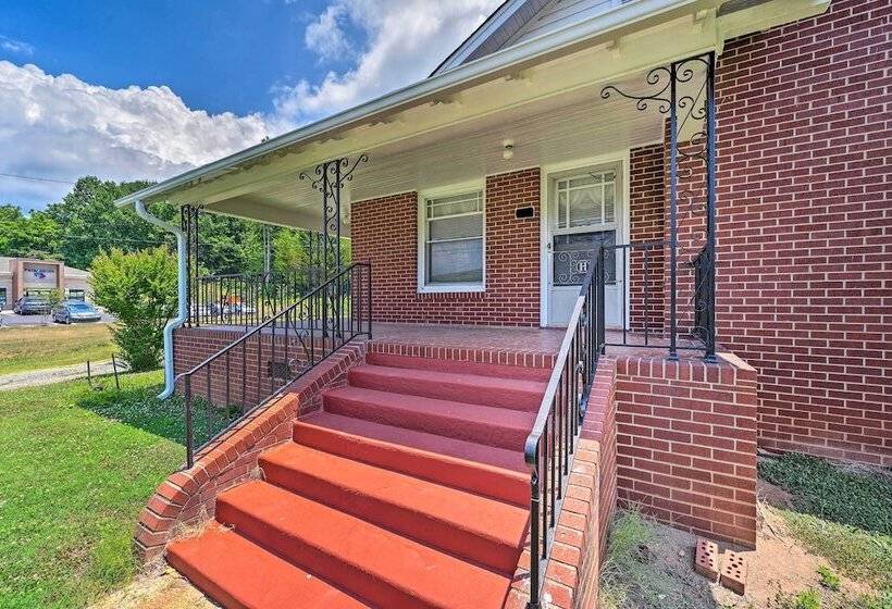 Winston Salem Retreat W/ Yard ~ 6 Mi To Dtwn!