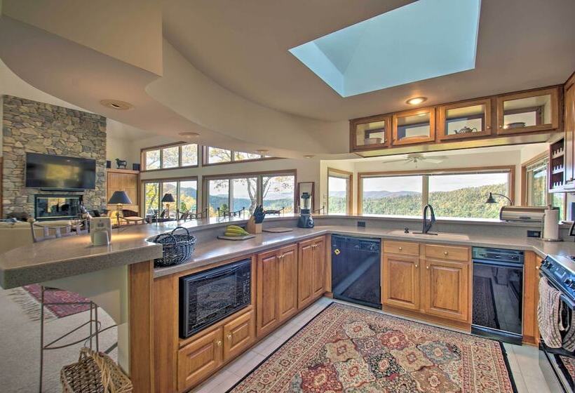 Wintergreen Resort Retreat: Ski, Hike, Golf!