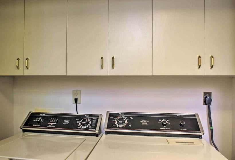 Wintergreen Resort Retreat: Ski, Hike, Golf!