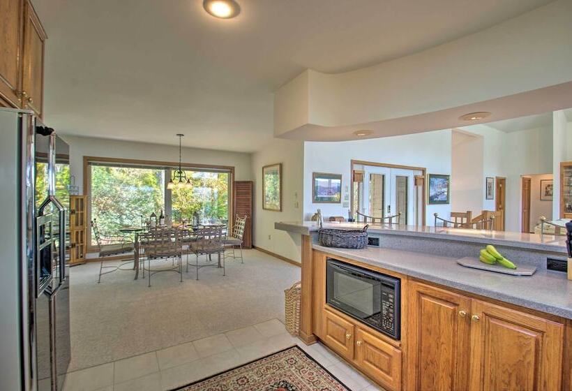 Wintergreen Resort Retreat: Ski, Hike, Golf!