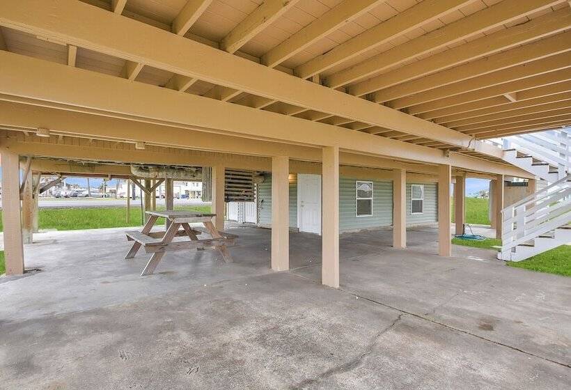 Wraparound Beach View Deck: Jamaica Beach Home