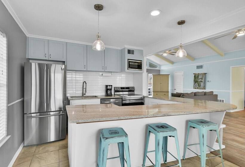 Wraparound Beach View Deck: Jamaica Beach Home