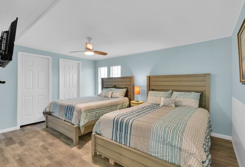 Wraparound Beach View Deck: Jamaica Beach Home