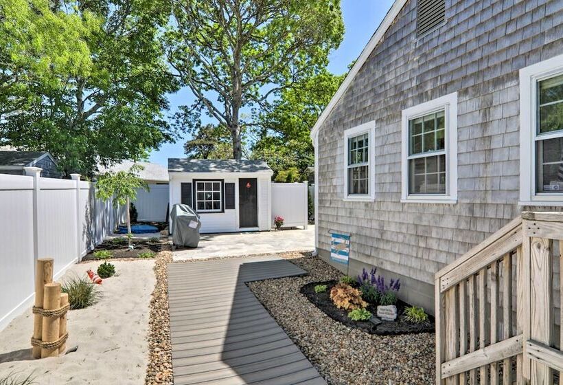 Charming West Yarmouth Home ~ 2 Mi To Beach!