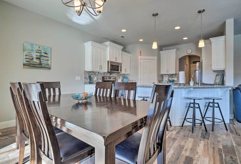 Adventure Bound Home W/ Pickleball, Hot Tub & More