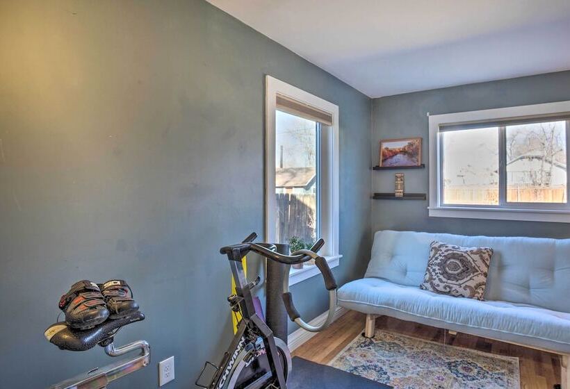 Adventure Home Base   7 Blocks To Downtown!