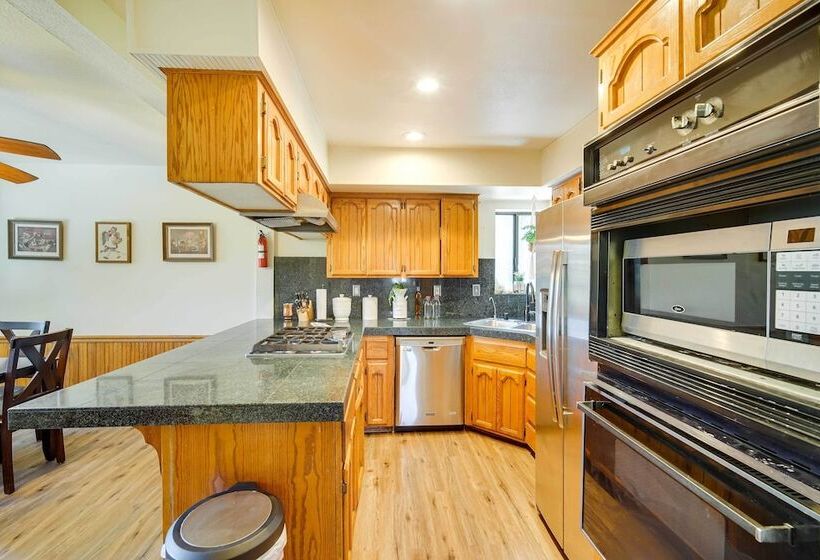 All Season Crestline Escape   2 Mi To Lake!