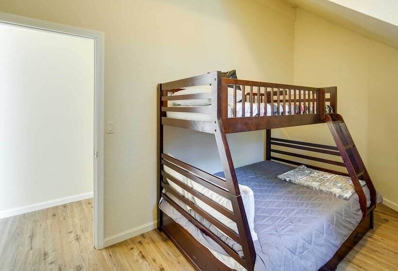 All Season Crestline Escape   2 Mi To Lake!