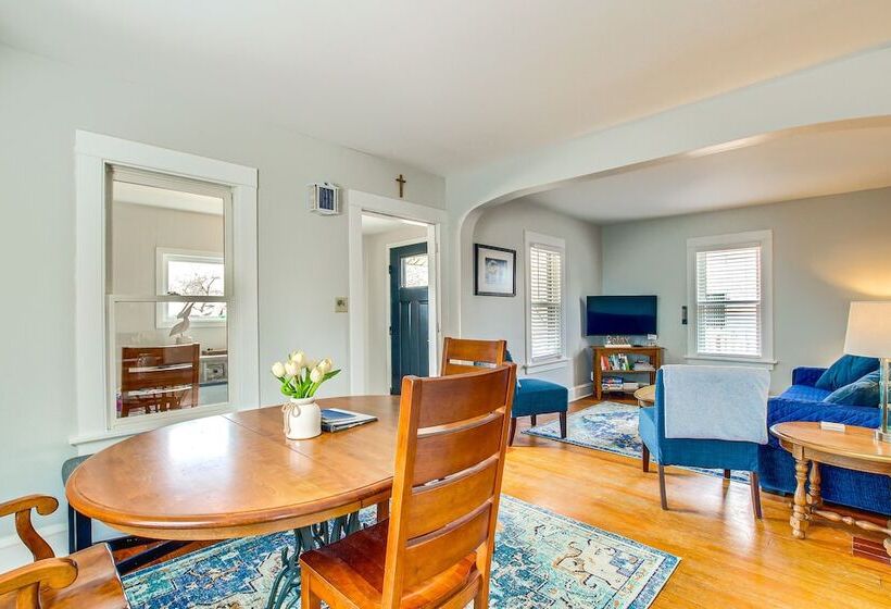 Ania S Retreat  W/ Deck: Walk To Lake Michigan!