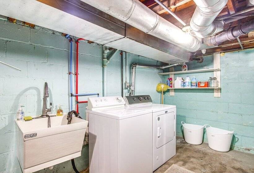 Ania S Retreat  W/ Deck: Walk To Lake Michigan!