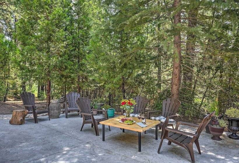 1 Mi To Jenkinson Lake: Apples Chalet W/ Deck