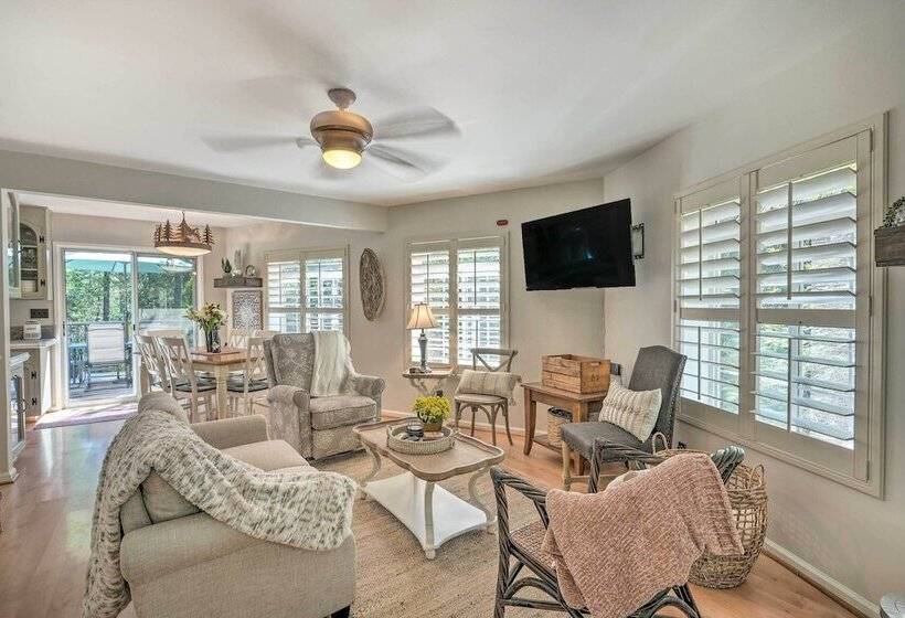 1 Mi To Jenkinson Lake: Apples Chalet W/ Deck