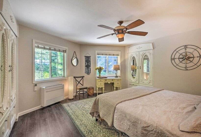 1 Mi To Jenkinson Lake: Apples Chalet W/ Deck