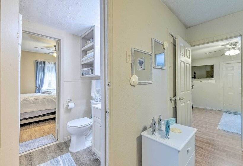 Fire Pit & Grill: Fishing Cottage In Aransas Pass!