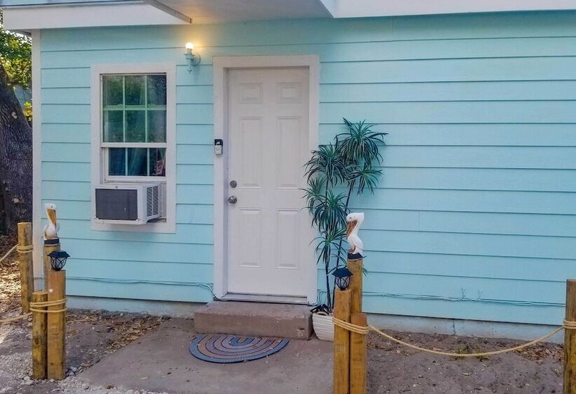 Fire Pit & Grill: Fishing Cottage In Aransas Pass!