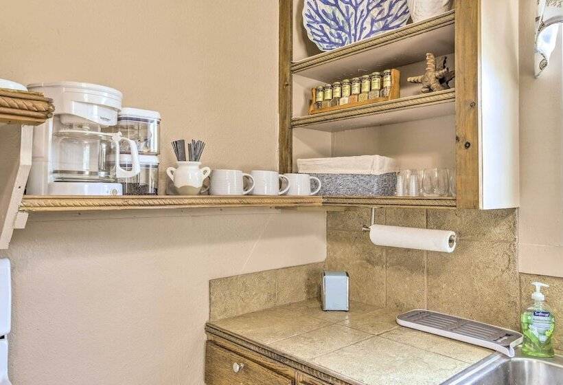 Fire Pit & Grill: Fishing Cottage In Aransas Pass!