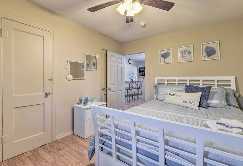 Fire Pit & Grill: Fishing Cottage In Aransas Pass!