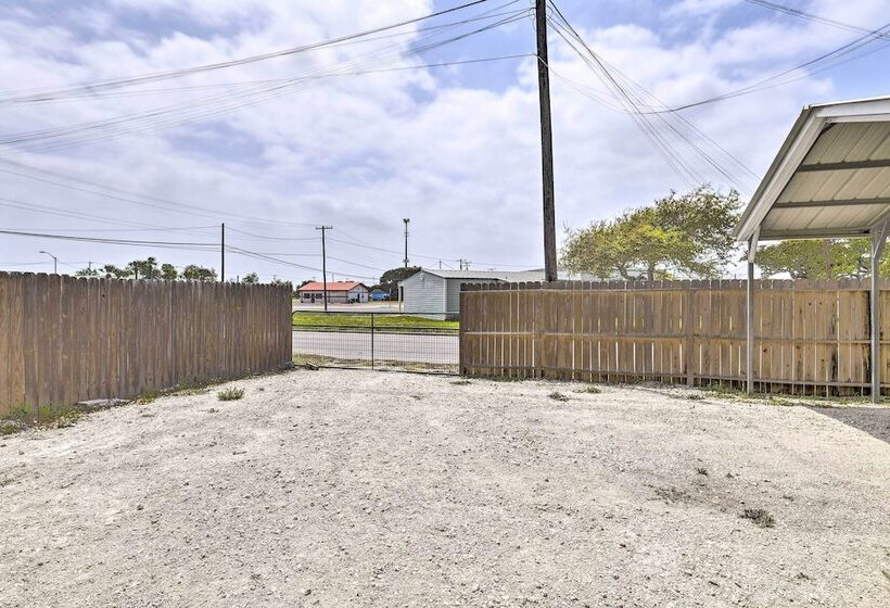 Fire Pit & Grill: Fishing Cottage In Aransas Pass!