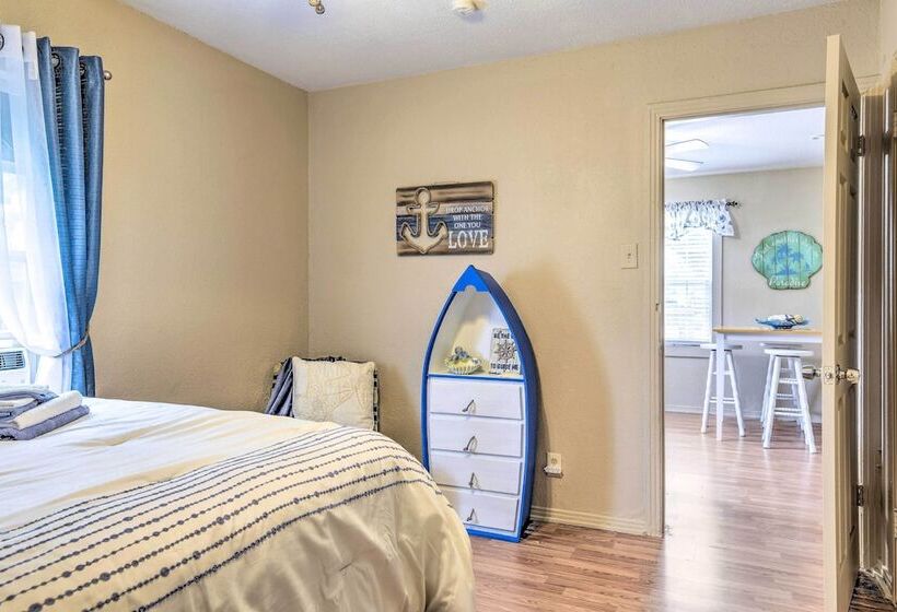 Fire Pit & Grill: Fishing Cottage In Aransas Pass!