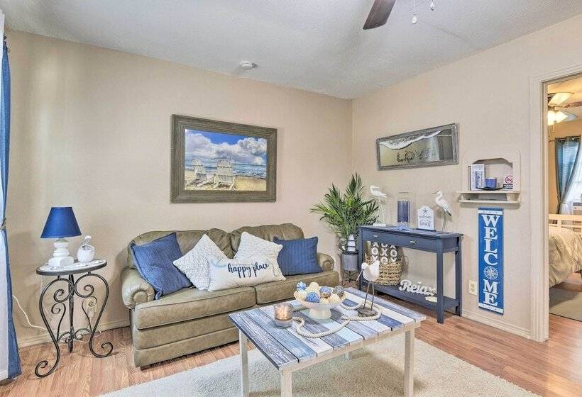 Fire Pit & Grill: Fishing Cottage In Aransas Pass!