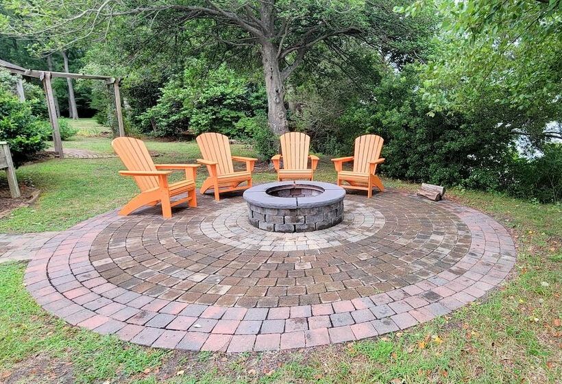 Bayfront Retreat W/ Game Room + Outdoor Pool!