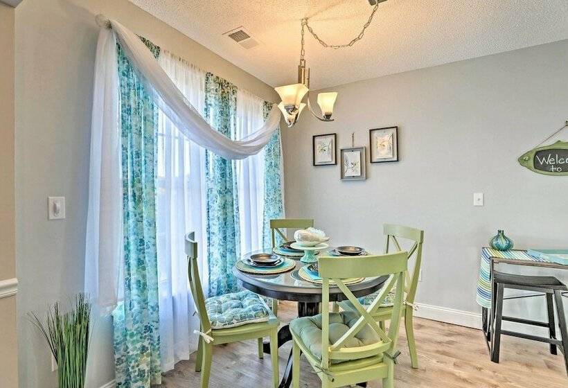 Beach Themed Retreat: 10 Mi To Downtown Charleston