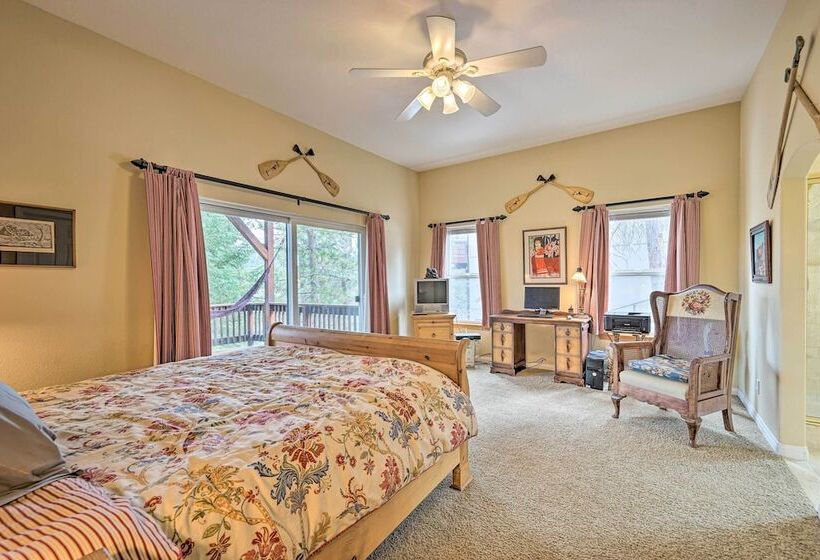 Beautiful View Home W/ Fenced Yard, 5 Mi To Lake!