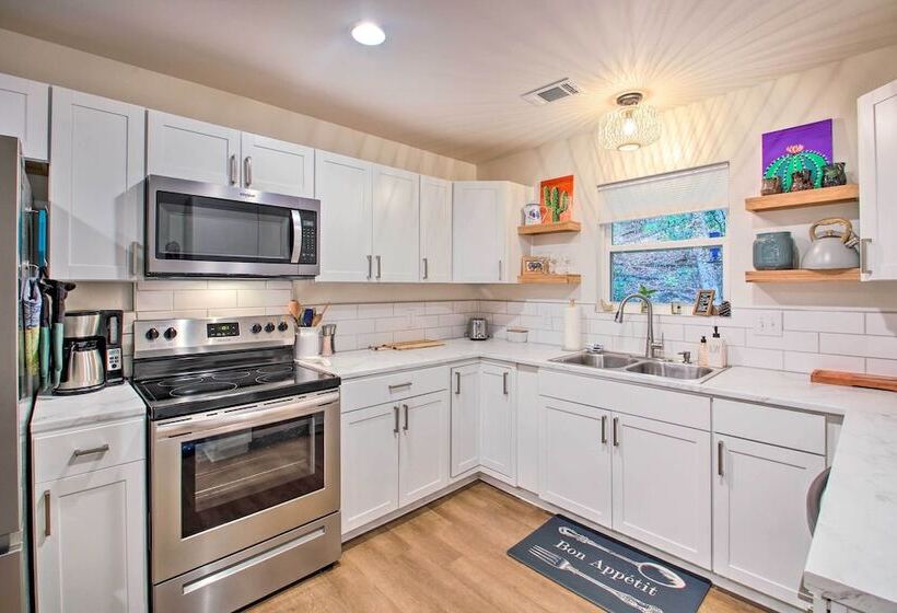 Beautiful Hot Springs Home: Central Location!