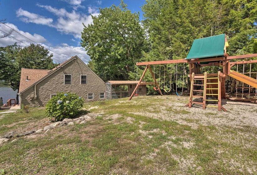 Beautiful Lakeside Milford Family Home & Deck