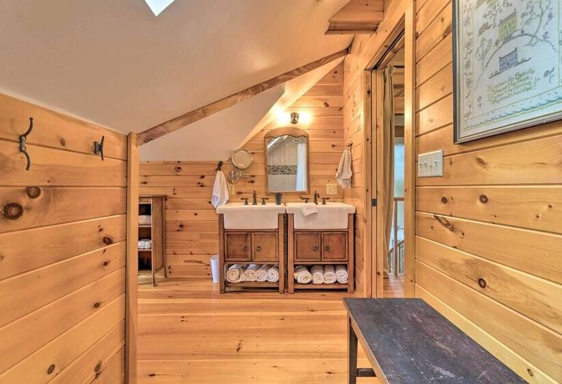 Beautiful Lakeside Milford Family Home & Deck