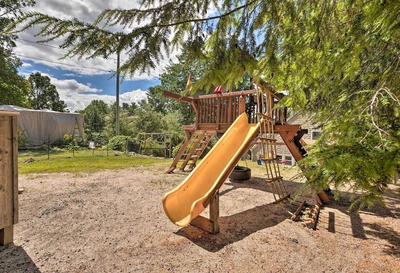 Beautiful Lakeside Milford Family Home & Deck