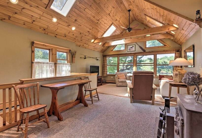 Beautiful Lakeside Milford Family Home & Deck