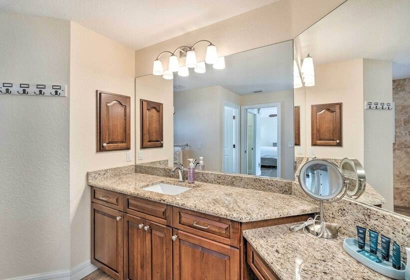 Beautiful Port Charlotte Home, 6 Mi To Beach!