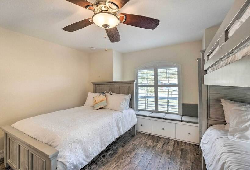 Beautiful Port Charlotte Home, 6 Mi To Beach!