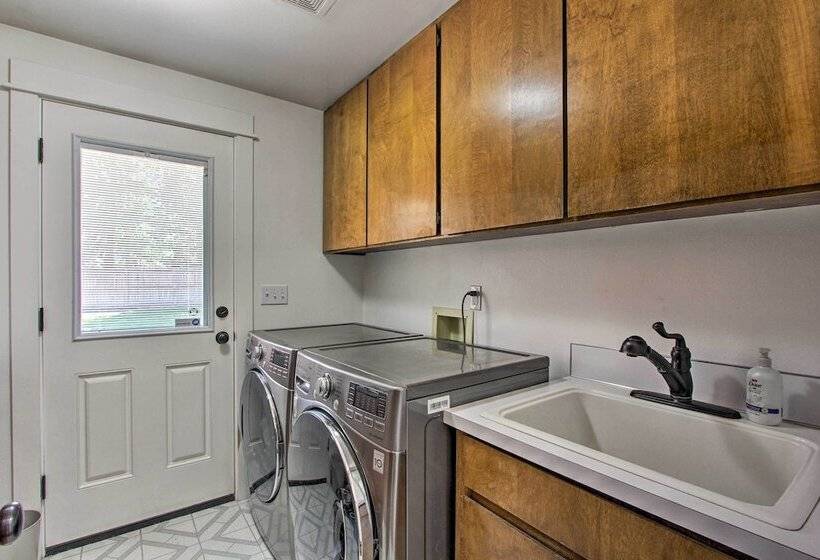 Bend Hideaway On 3 Acres With Decks + Fire Pit!