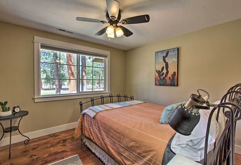 Bend Hideaway On 3 Acres With Decks + Fire Pit!