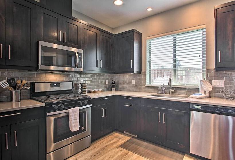 Bend Home W/ Patio + Fire Pits < 3 Mi To Dtwn