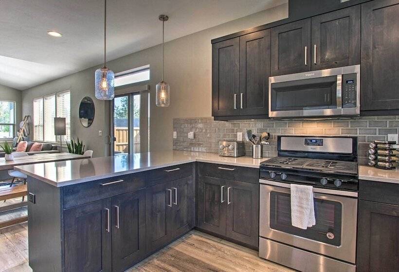 Bend Home W/ Patio + Fire Pits < 3 Mi To Dtwn