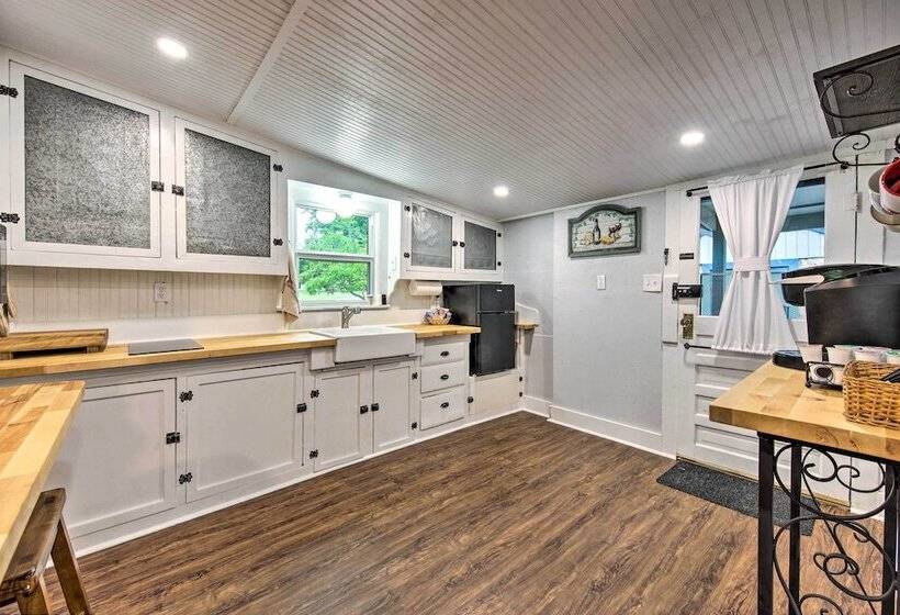 Betty B S River House < 1 Mi To Blanco State Park!