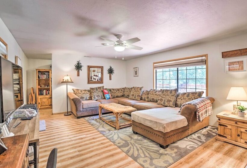 Hot Tub & Deck: Big Bear Gem Near Resorts!