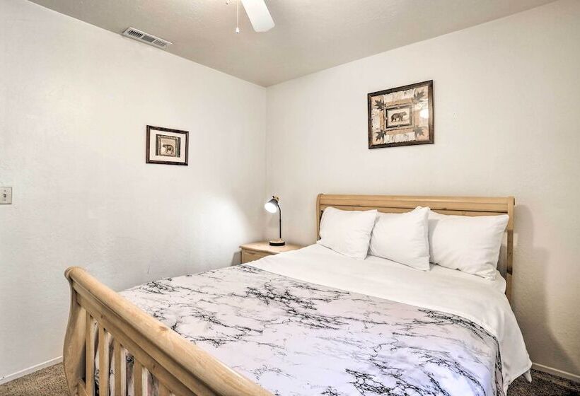 Hot Tub & Deck: Big Bear Gem Near Resorts!