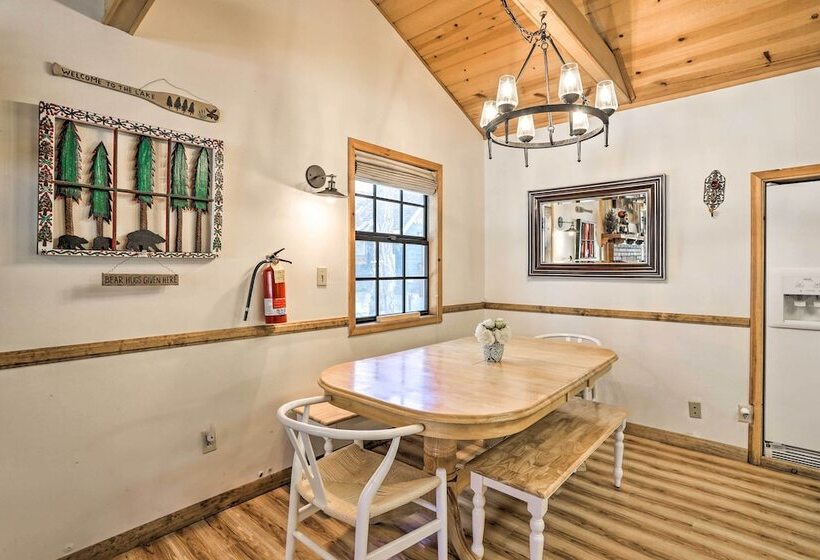 Hot Tub & Deck: Big Bear Gem Near Resorts!