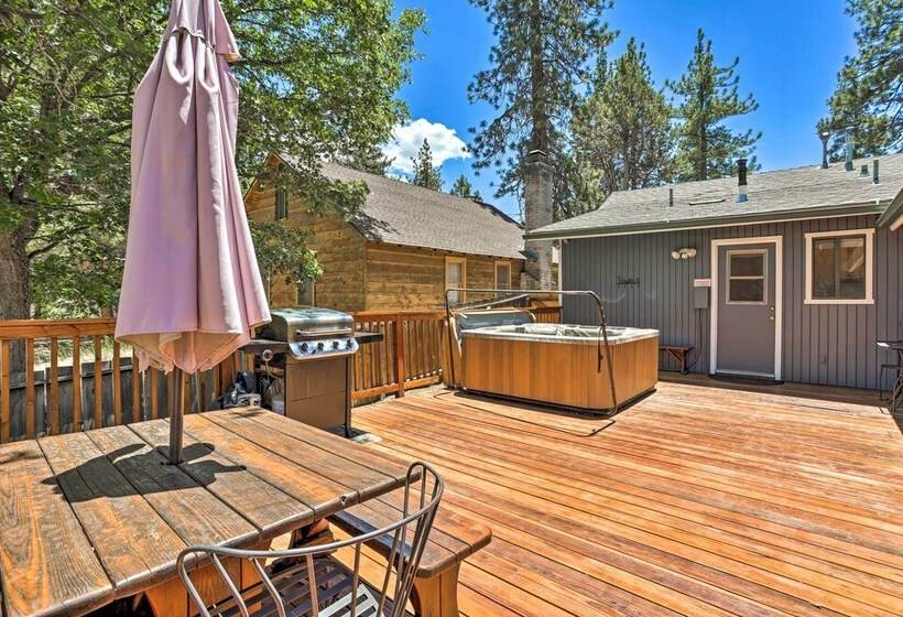 Hot Tub & Deck: Big Bear Gem Near Resorts!
